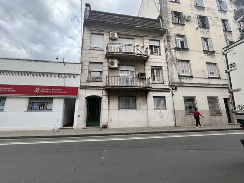 EN VENTA - DEPARTAMENTO DOS DORMITORIOS CON PATIO - CENTRO