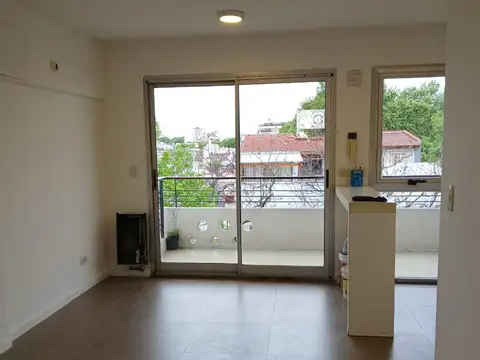 Alquiler Monoambiente con Balcón y Vista Abierta en Villa Devoto