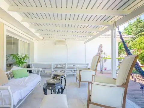 Casa 6 ambientes con 3 baños