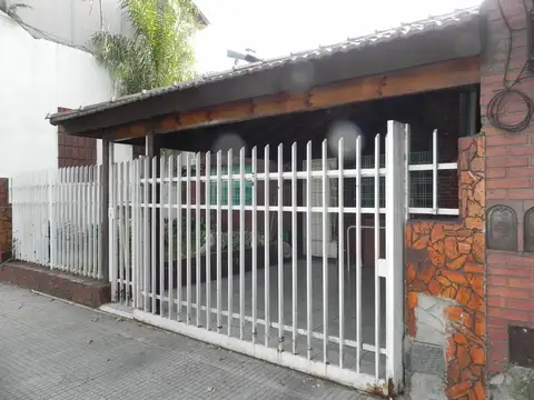 CASA ANTIGUA EN IMPECABLE ESTADO, GRAN LIVING, 3 DORM. 2 BÑOS HERMOSA COCINA, QUINCHO, TZA, G.COCHE