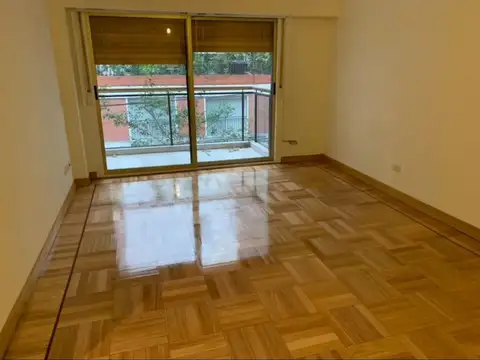 Venta de departamento de 4 ambientes, con balcón y cochera, en Belgrano