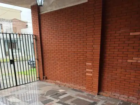 Triplex 4 ambientes con cochera/jardin/ terraza/sin expensas