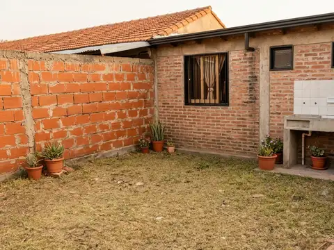 CASA EN VENTA EN ROMERO A REFACCIONAR