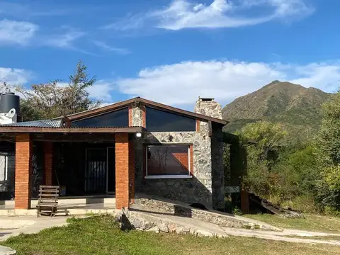 VENTA CASA EN COSQUIN DE 2 DORM CON PILETA