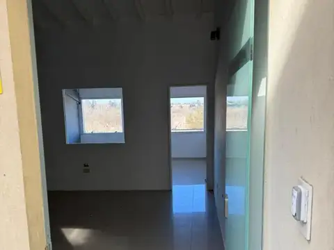 Oficina en Alquiler con 5 cocheras