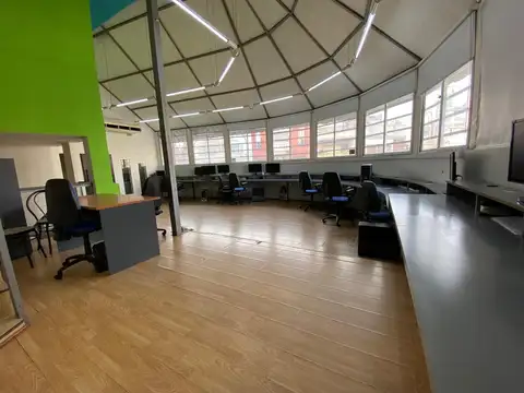 Oficina 6 ambientes con 3 baños
