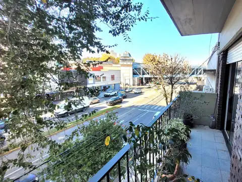 EXCELENTE UBICACIÓN "Av. Maipu 2322", DEPARTAMENTO 4 AMBIENTES CON PATIO y BALCÓN