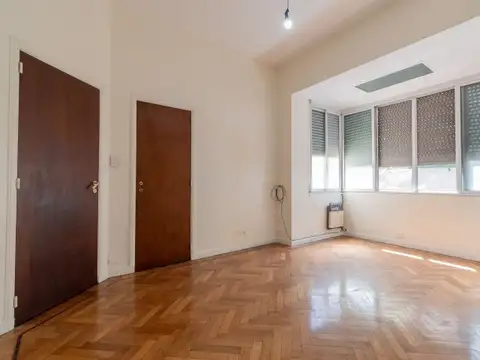 Venta depto 5 amb con dependencia y patio