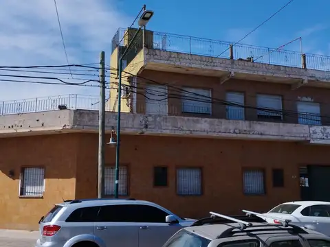 CASA  CON VARIOS DEPARTAMENTO DE DOS AMBIENTES