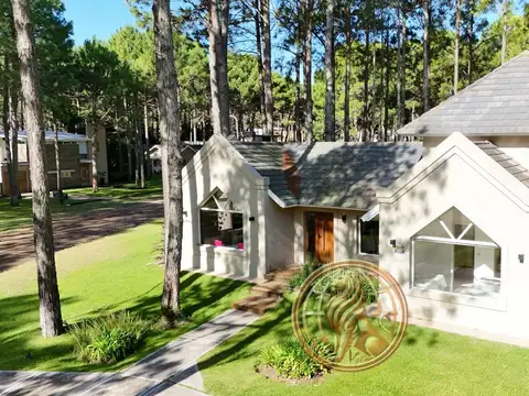 Venta casa Pinamar Norte con piscina FINANCIA