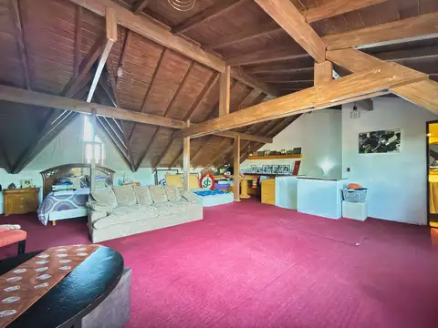 Casa 6 ambientes con 7 baños