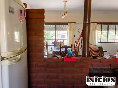 Vivienda con locales y depósito - C700