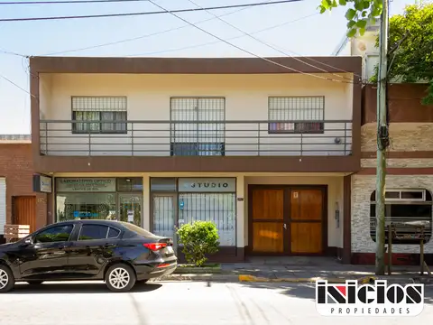 Vivienda con locales y depósito - C700