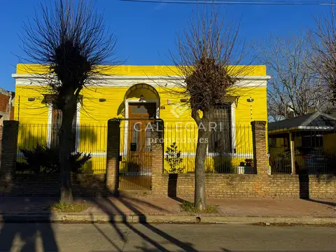 Casa 4 ambientes en amplio Lote en venta - Quilmes - ¡PERMUTA! ¡FINANCIACIÓN!