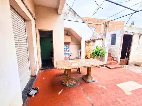Casa 8 ambientes con 4 baños
