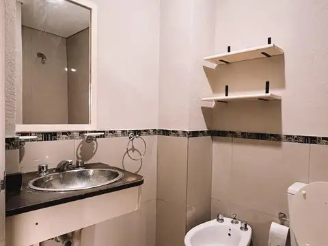 MONO MUY LUMINOSO AL FRENTE