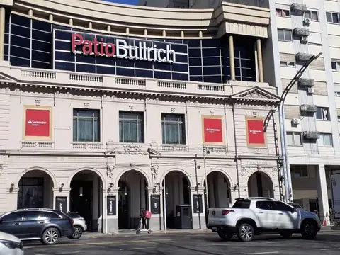 Av Libertador  al 700