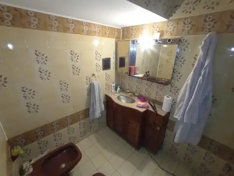 Casa en Venta con 4 cocheras