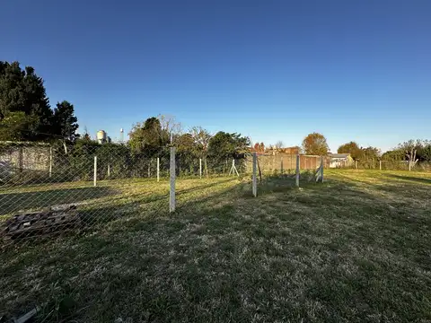 En Venta Lote sobre Julio Acerboni, Loteo Los Nogales En El Centro De Jose C. Paz. Lote De 200m2 A La Calle. Financia
