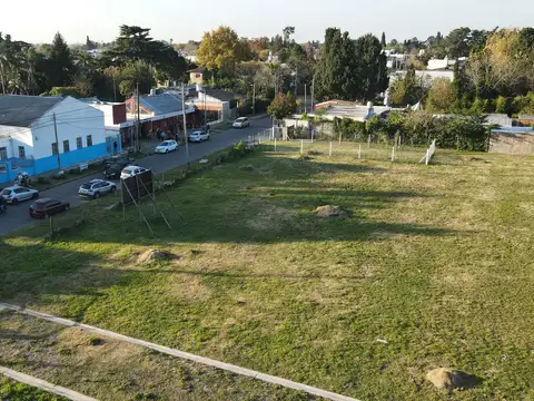 En Venta Lote sobre Julio Acerboni, Loteo Los Nogales En El Centro De Jose C. Paz. Lote De 200m2 A La Calle. Financia