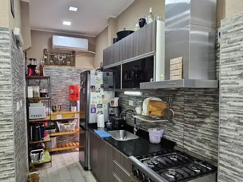 Depto Tipo Casa en Venta en Villa del Parque, USD 154.000