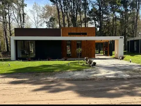 CASA 4 AMBIENTES, BARRIO VILLAROBLES. PÍNAMAR
