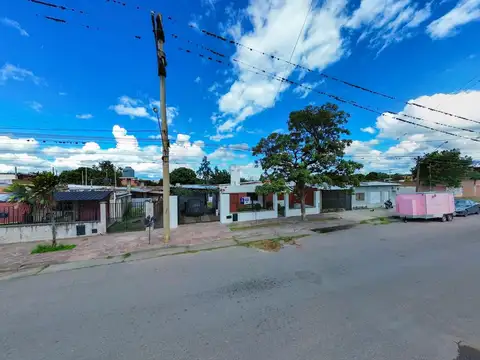 Casa 6 ambientes con 2 baños
