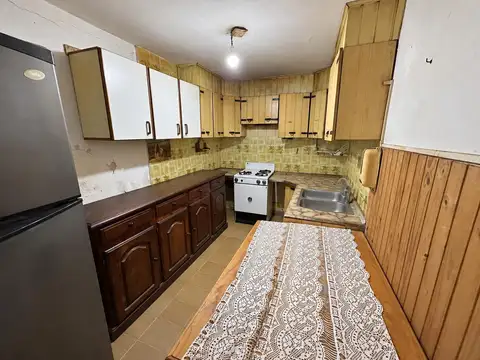 VENTA PH 3 AMBIENTES A REFACCIONAR EN FLORES, SIN EXPENSAS Y FINANCIACIÓN PRIVADA