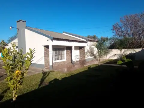Casa 5 ambientes con 1 baño