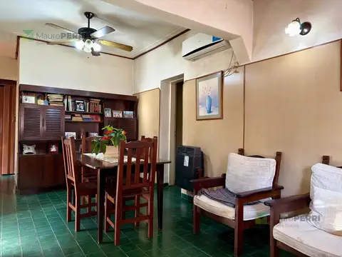PH en VENTA en Los Hornos | 2 Dormitorios | Cochera | Jardín