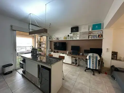 En Venta 2 Ambientes Con Patio, Balcon y 2 Cocheras