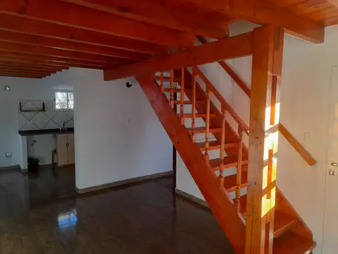 Casa 6 ambientes con 2 baños