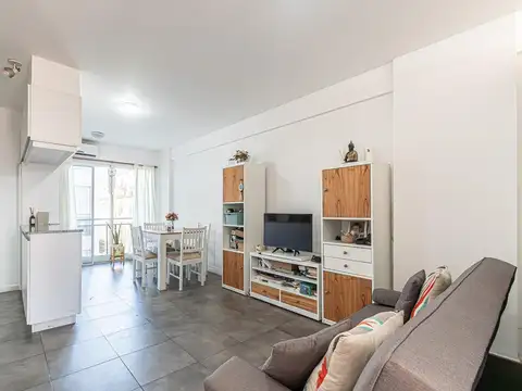 Venta. Monoambiente. Balcón. Piscina. Ituzaingó 900.