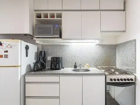 Venta. Monoambiente. Balcón. Piscina. Ituzaingó 900.