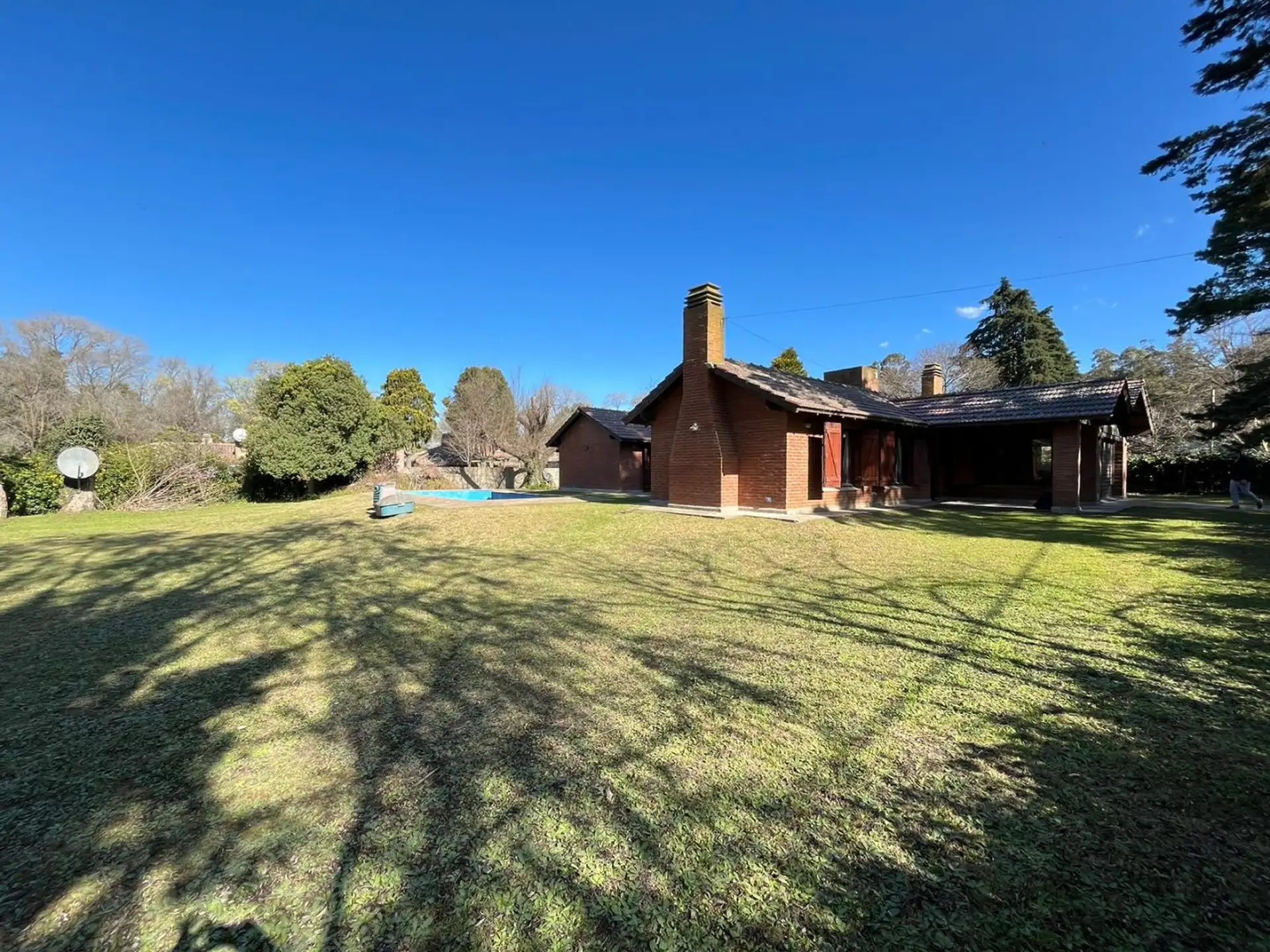 Chalet en venta 4 ambientes con pileta y quincho - Colina Alegre