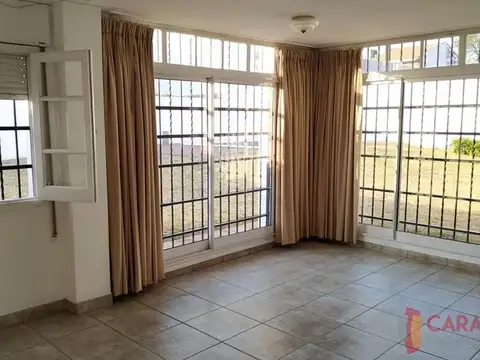 MAGNIFICA CASA DE 3 DORM Y 4 BAÑOS  Bº CERRO DE LAS ROSAS