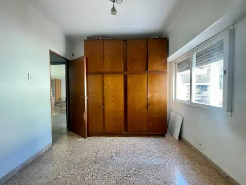 Casa en venta con dpto. independiente, Los Hornos.