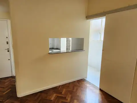 PARAGUAY 2500. 3 Amb con dep o escritorio. Muy luminoso. Amplios placares.