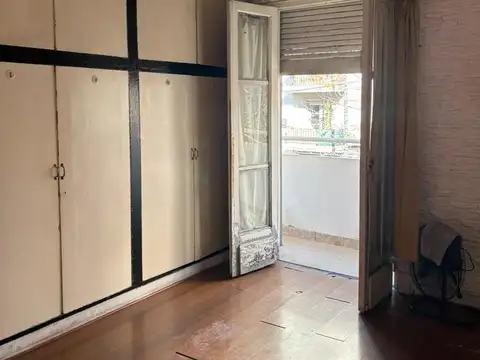 Ideal Inversor  Casa c/ 8 unidades c/Renta Local Y Deptos en Flores u$s 222.000