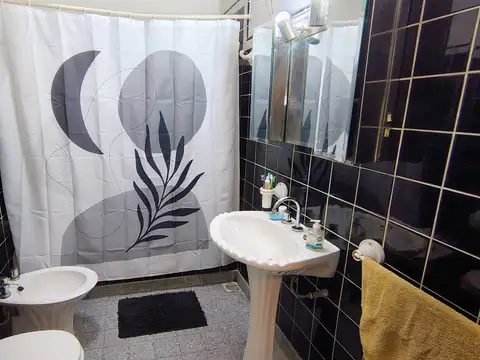 Casa de 2 dormitorios con patio en venta en Ensenada sobre J. Maria Jerez [Cod: 2838-4]