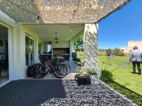 Casa en Alquiler con 1 cochera