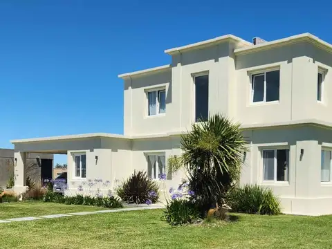 Casa en Alquiler de 3 dormitorios