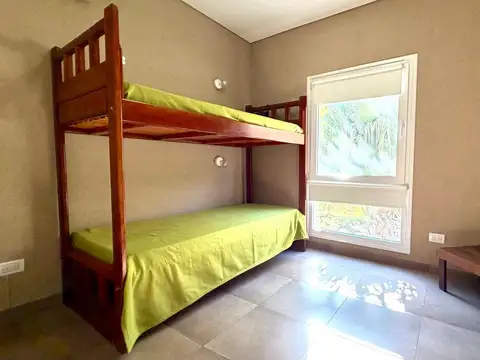 Casa en Alquiler Temporal con 3 cocheras