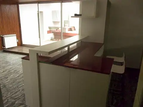 Casa planta alta 2 dormitorios con patio/terraza.Alsina 1683