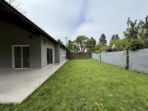 Casa en Alquiler con 2 cocheras