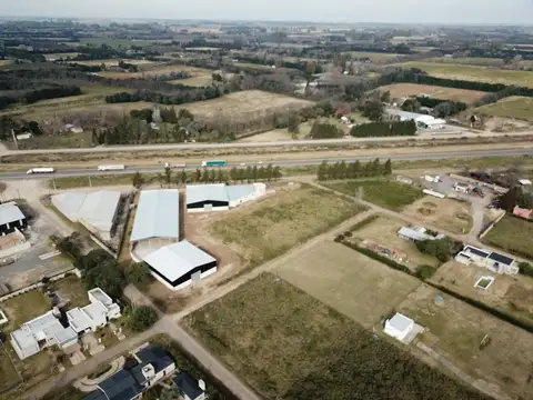 EXCELENTE NAVE DE 1440 M² SOBRE LA RUTA 5, MERCEDES