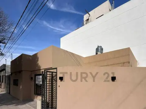 VENTA DE CASA ESTRENAR | 2 dormitorios, patio y cochera