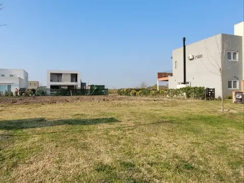 Terreno en Venta 30  mts Fondo