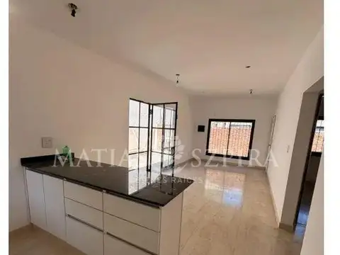 Depto Tipo Casa en Venta con 2 cocheras