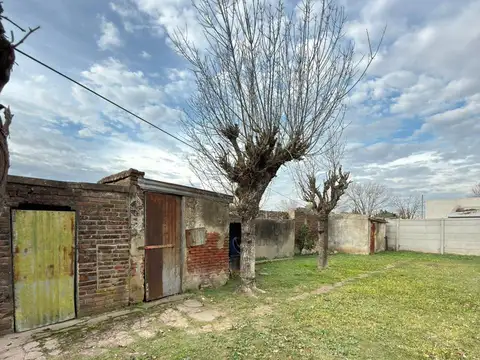 Casa 5 ambientes con 1 baño